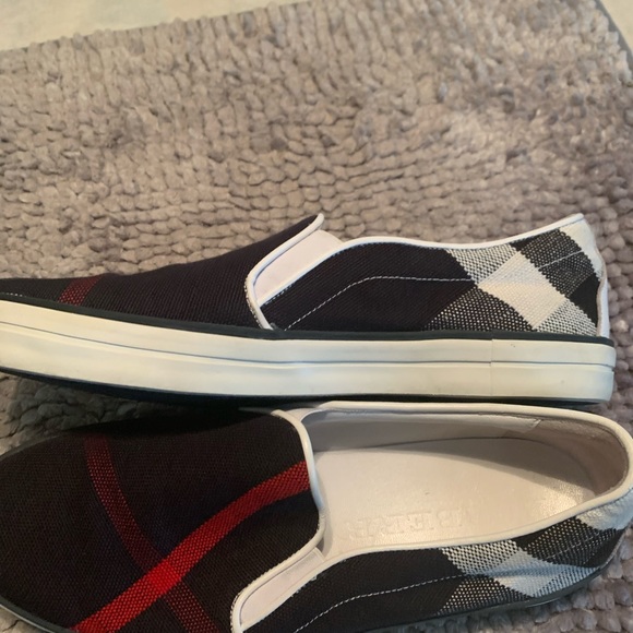 Women’s Burberry Navy slip Ins - Picture 7 of 9
